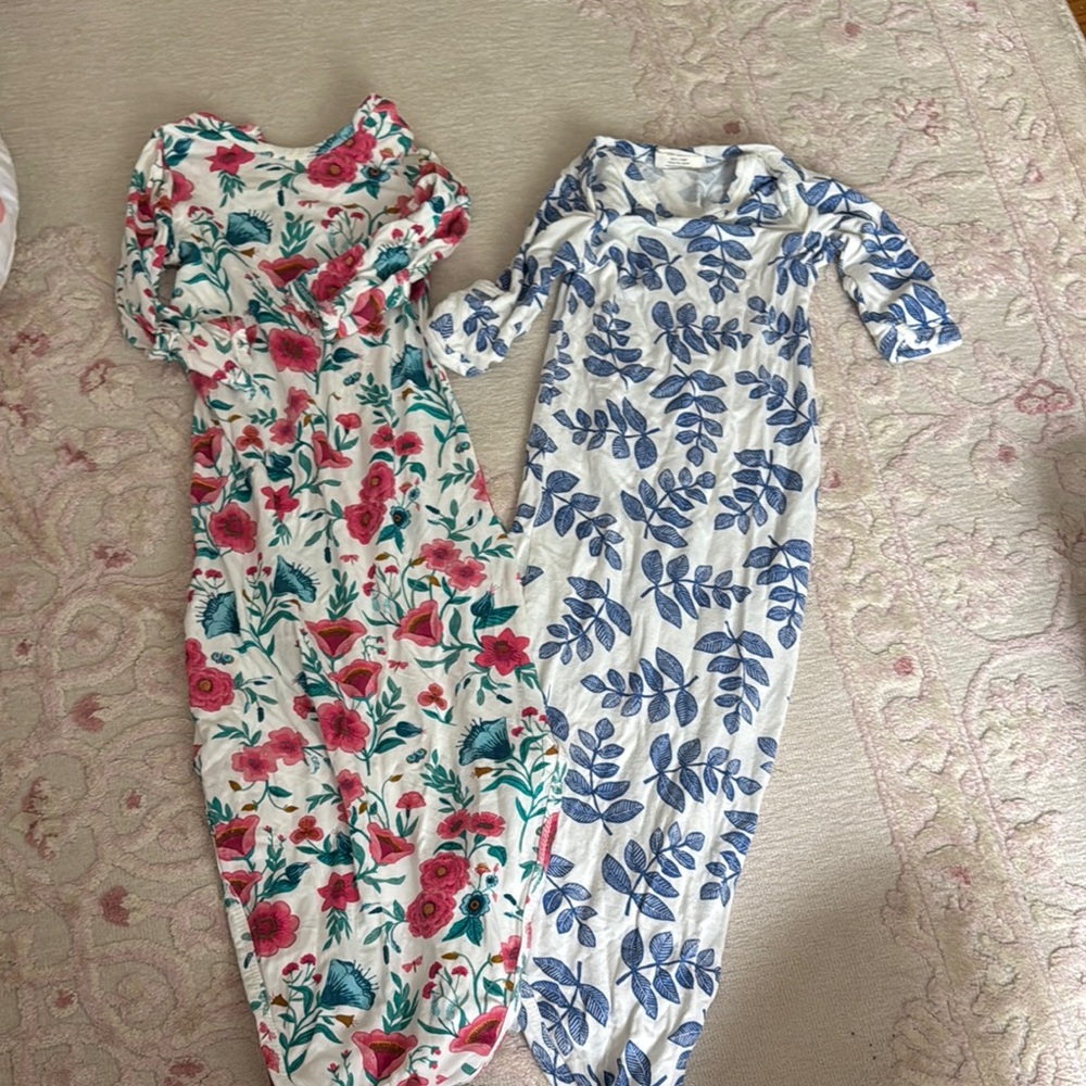 Angel Dear and Spearmint Baby set of two knotted sleep gowns